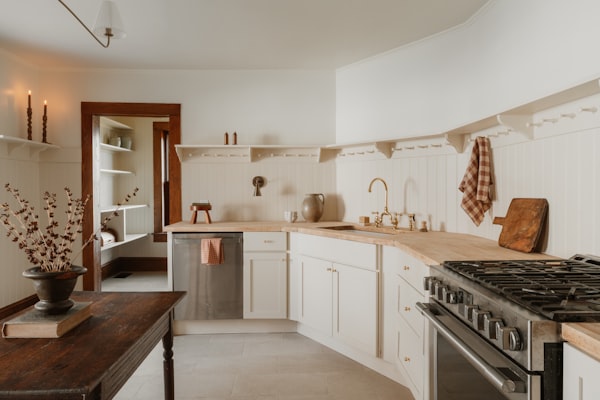 Landhausküche in Crème